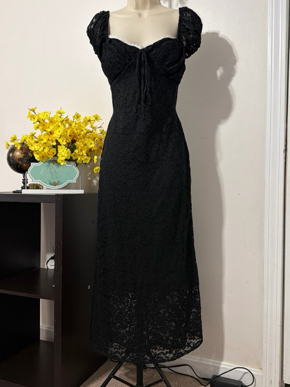 Elegant Black Lace Midi Dress with Puff Sleeves brand new dress